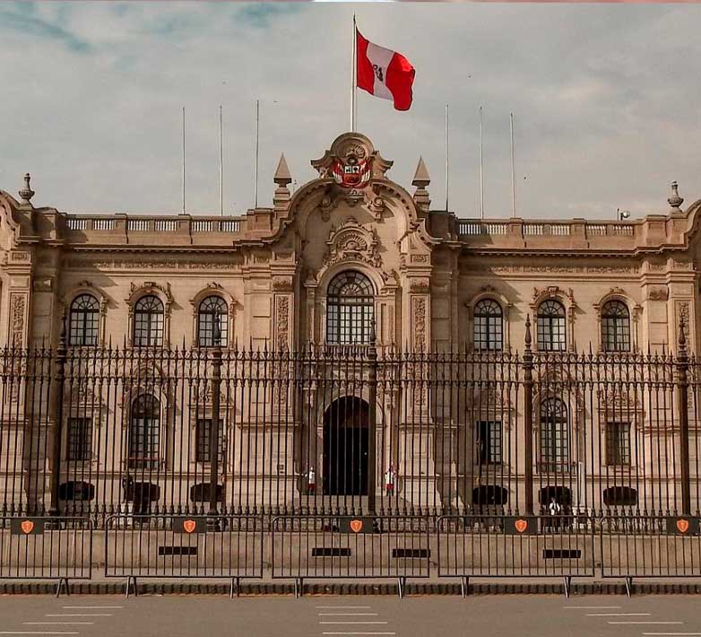 LIMA – RECEPCIÓN EN EL AEROPUERTO – TRASLADO Y DESCANSO