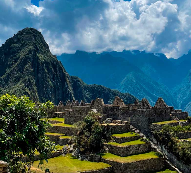 MACHU PICCHU BY TREN